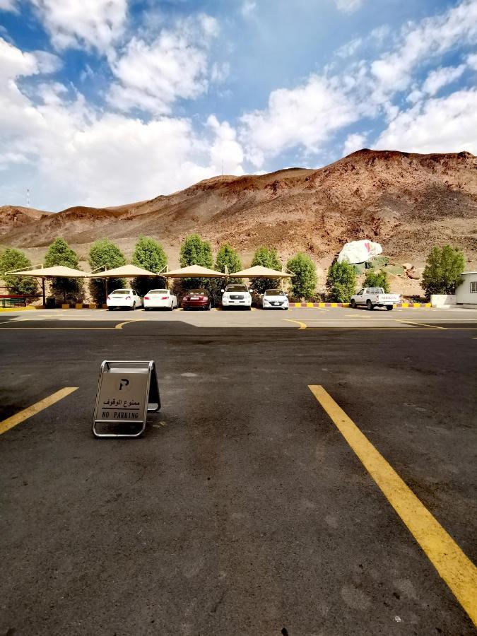 فندق البيت المثالي Ideal Home Hotel マディーナ エクステリア 写真